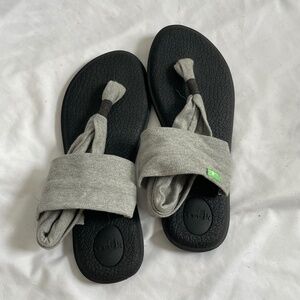 NWOB Light gray Sanuk Sandals - Size 8